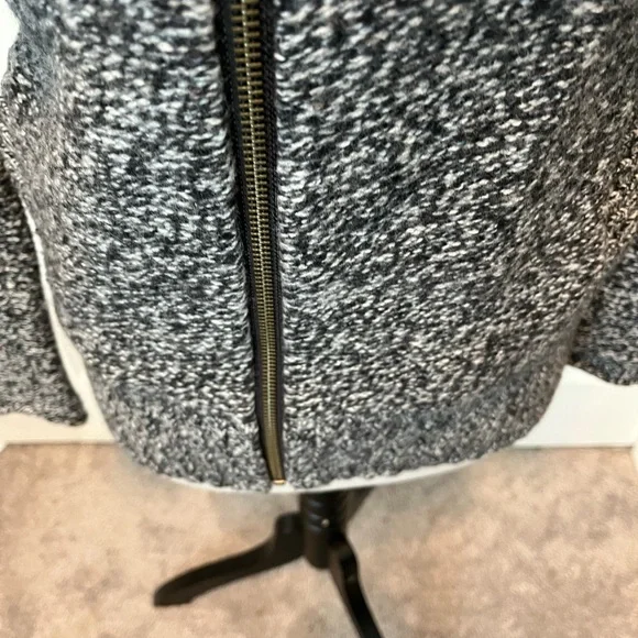 TNA from Aritizia size XS 100% wool zippered cardigan - Picture 5 of 14